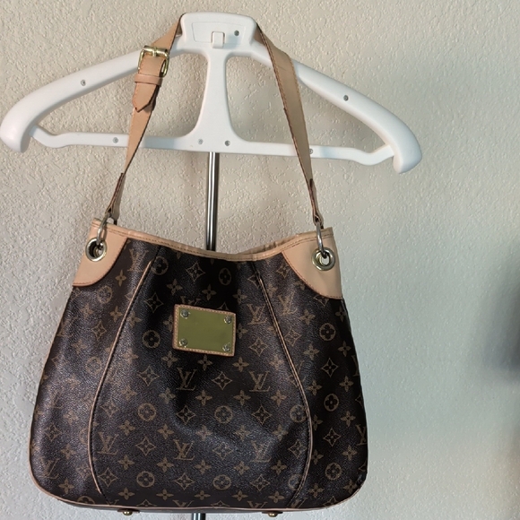 unbranded Handbags - Elegant Brown Designer Tote Bag